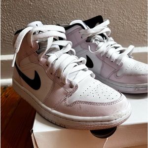 Nike Air Jordan 1 Mid Light Pink Women Size 6